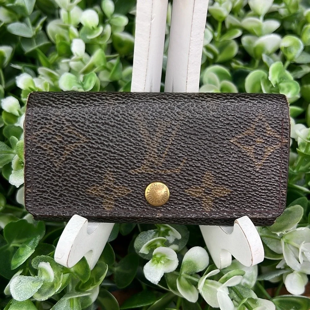 Louis Vuitton Authentic Monogram Canvas 4 Key Holder